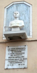 Il busto in Borgo Santa Lucia